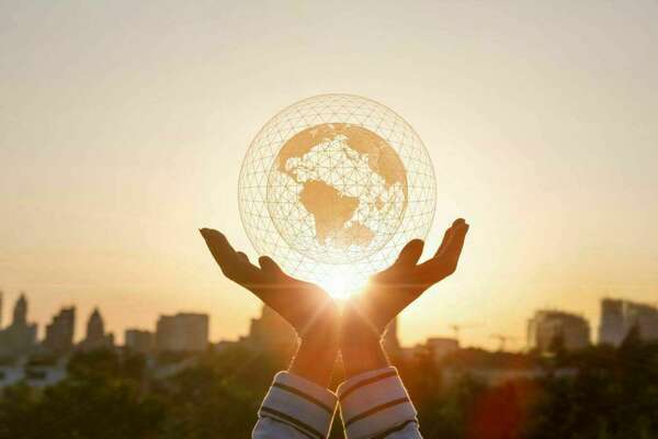 Global Outlook 2025: Between Normalization and Geopolitical Risk